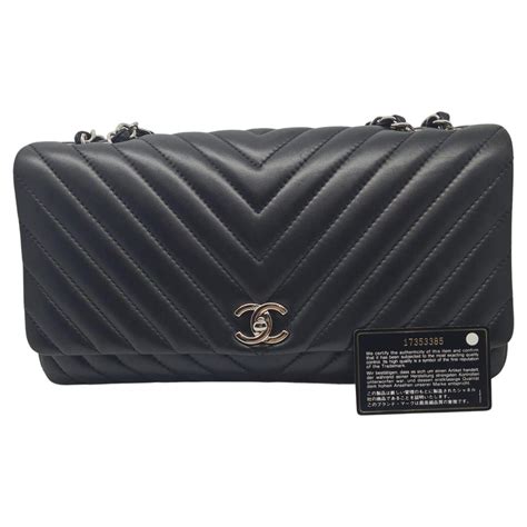 chanel quilted chevron flap bag black closing